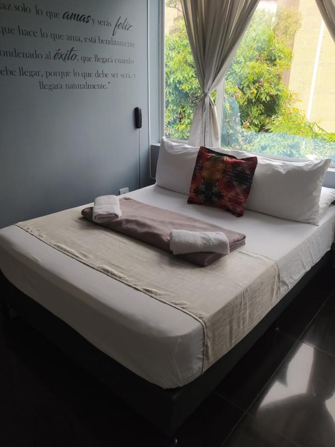 Hotel Aura 메딜린 외부 사진