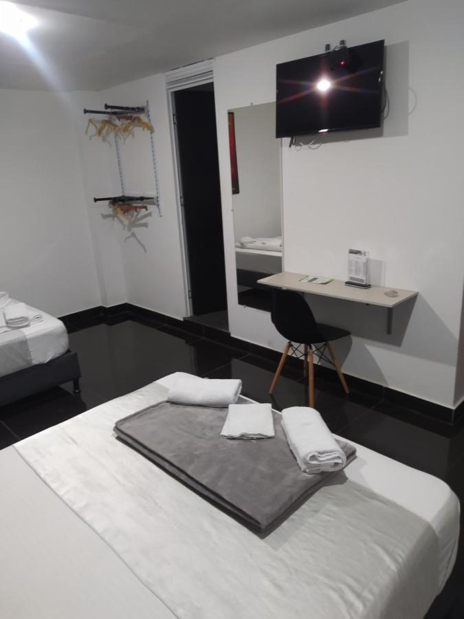 Hotel Aura 메딜린 외부 사진