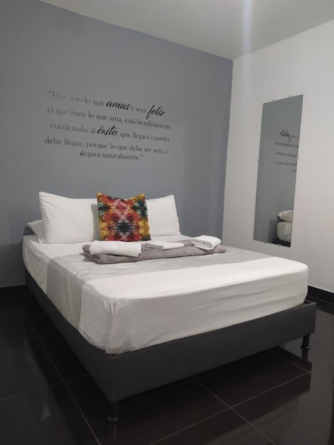Hotel Aura 메딜린 외부 사진