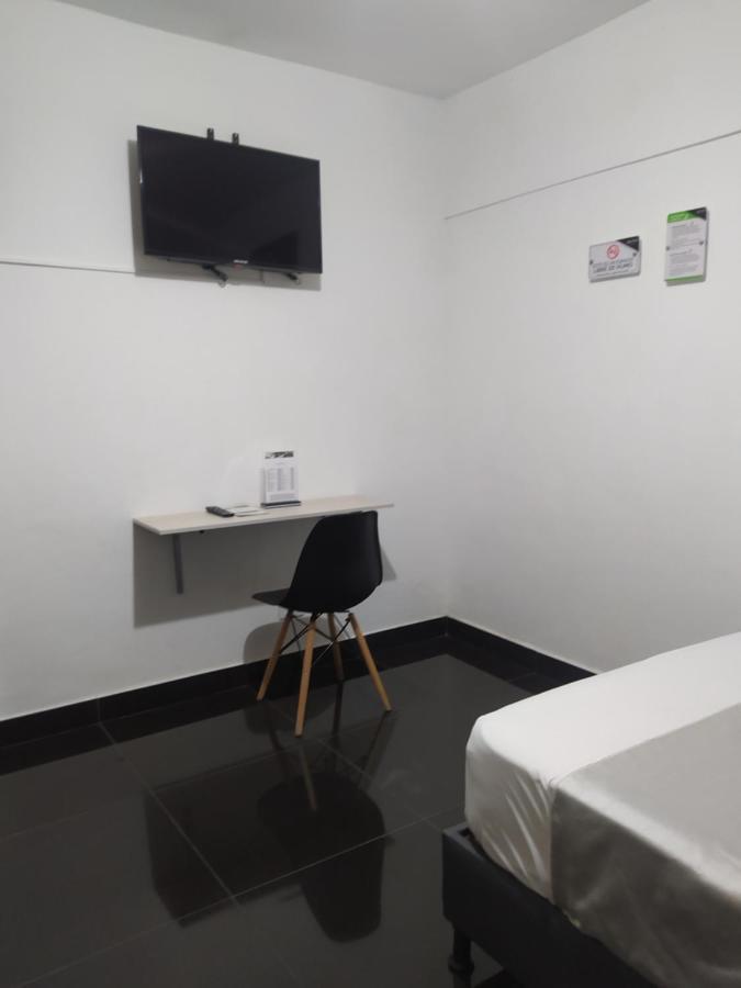 Hotel Aura 메딜린 외부 사진