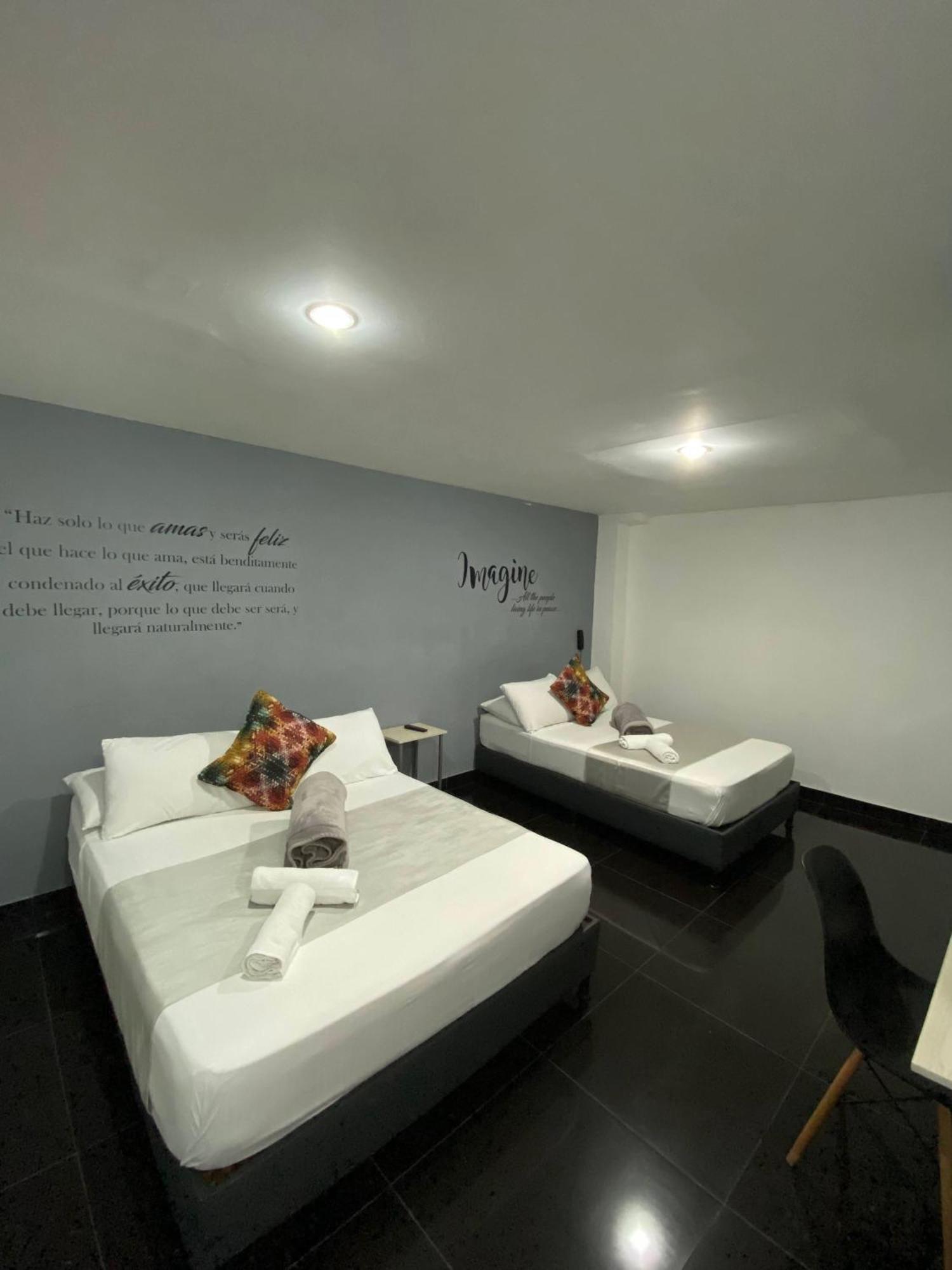 Hotel Aura 메딜린 외부 사진